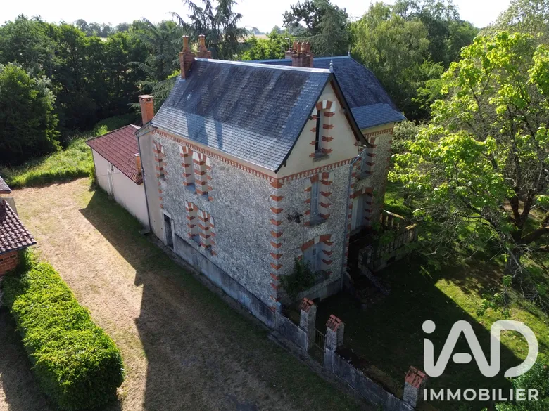 Maison 8 pièces 183 m² · à Saint-Martin-l'Ars · 183 m² · 150 000 €