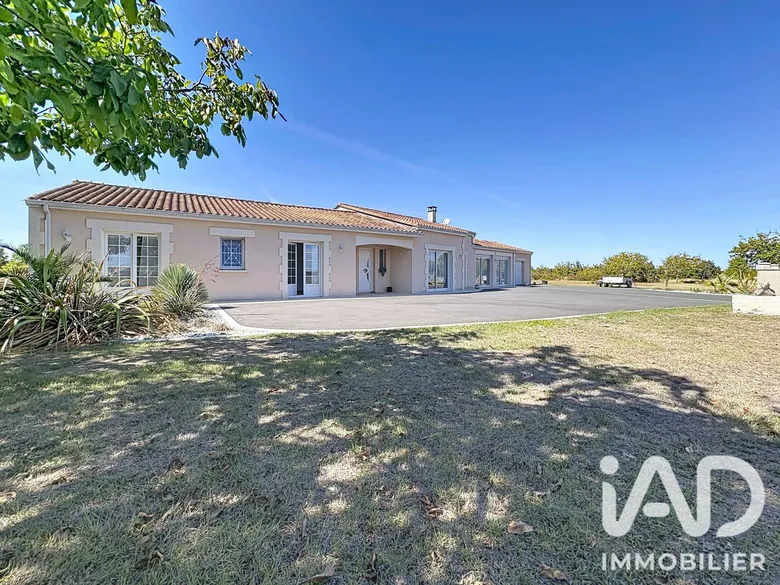 Maison 6 pièces 202 m² · à Genté · 202 m² · 485 000 €
