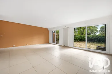Apartment in Le Plessis-Robinson (92350)
