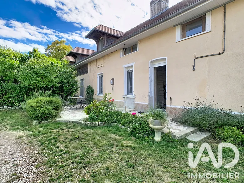 Maison 6 pièces 176 m² · à Rhèges · 176 m² · 249 000 €
