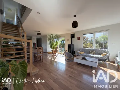 House in Vaux-sur-Lunain (77710)