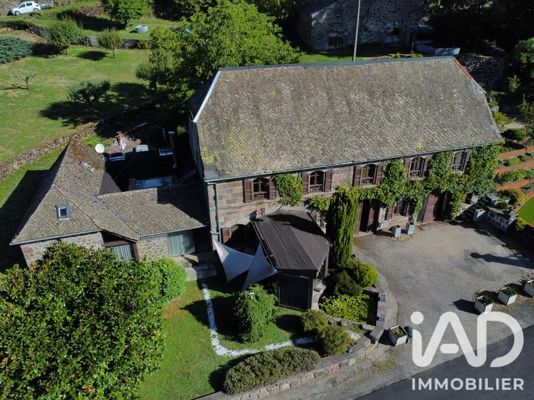 Maison 13 pièces 305 m² · à Saint-Martin-Valmeroux · 305 m² · 205 000 €