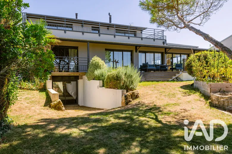 Maison 10 pièces 330 m² · à L'Houmeau · 330 m² · 2 500 000 €