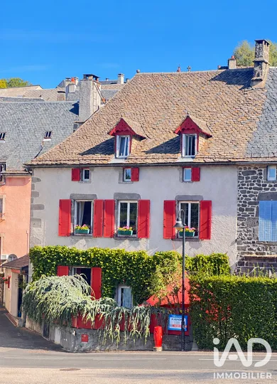 Maison traditionnelle à Pierrefort (15230)