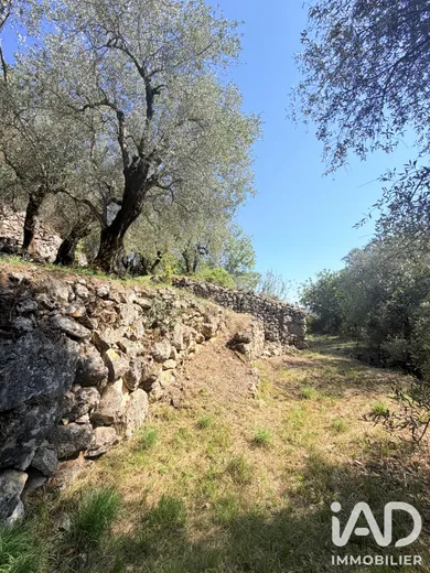Terrain agricole à Gilette (06830)