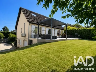 Maison traditionnelle à Pontault-Combault (77340)