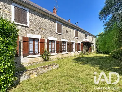 Traditional house in Varennes-lès-Narcy (58400)