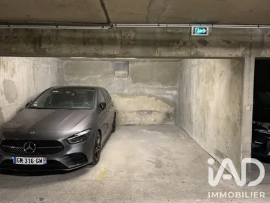 Parking à Paris (75017)
