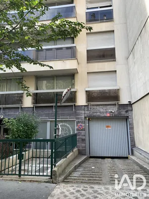 Parking à Paris (75017)