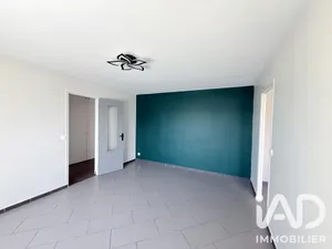 Apartment in Saint-Thibault-des-Vignes (77400)