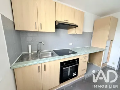 Apartment in Saint-Thibault-des-Vignes (77400)