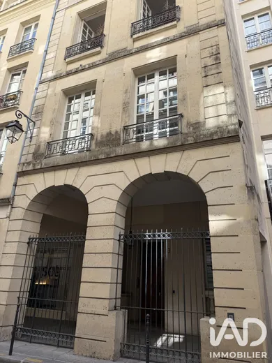 Parking à Paris (75004)