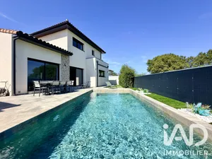 Maison d'architecte à Corneilla-del-Vercol (66200)