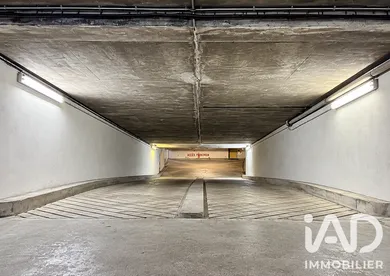 Parking à Paris (75019)
