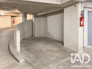 Parking à Paris (75007)