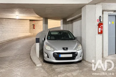 Parking à Paris (75007)