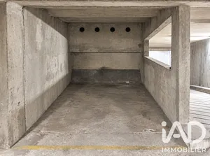 Parking à Paris (75012)