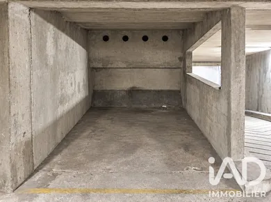 Parking à Paris (75012)
