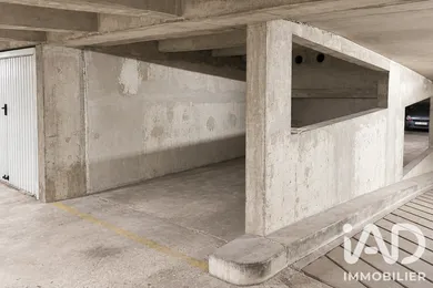 Parking à Paris (75012)