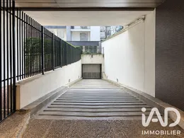 Parking à Paris (75015)