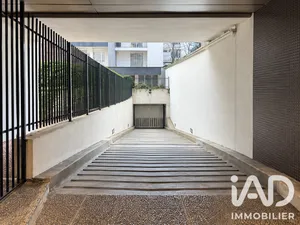 Parking à Paris (75015)