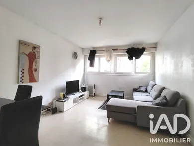 Apartment in Les Ulis (91940)