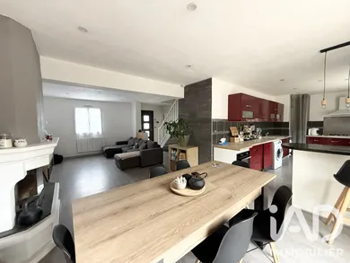 Maison à Villeneuve-la-Guyard (89340)