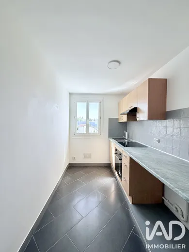 Apartment in Saint-Thibault-des-Vignes (77400)