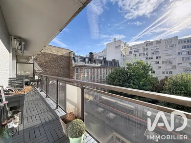 Apartment in Paris (75015)