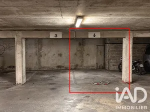 Parking à Paris (75019)