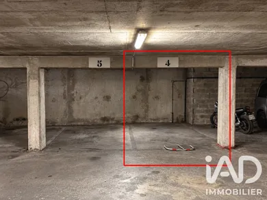 Parking à Paris (75019)