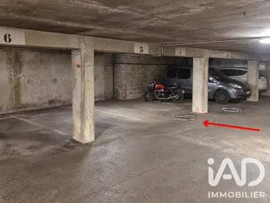 Parking à Paris (75019)