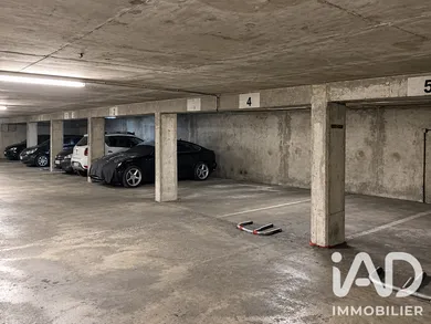Parking à Paris (75019)
