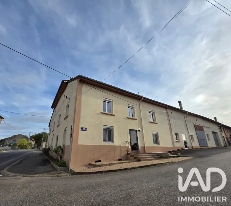 Maison 8 pièces 250 m² · à Conthil · 250 m² · 182 000 €