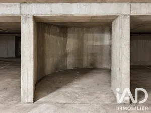 Parking à Paris (75010)