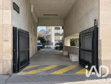 Parking à Paris (75010)