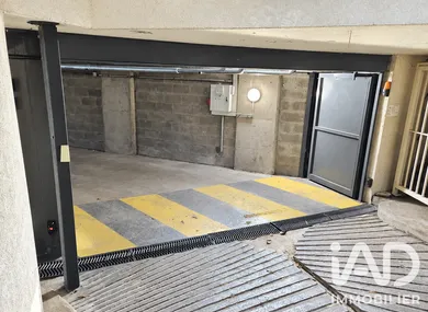 Parking à Paris (75010)