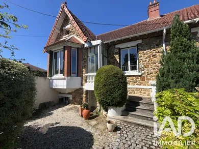 Maison traditionnelle à Sainte-Geneviève-des-Bois (91700)