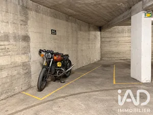 Parking à Paris (75015)
