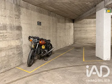 Parking à Paris (75015)