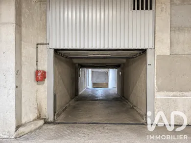 Parking à Paris (75019)