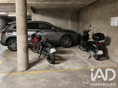 Parking à Paris (75019)