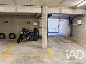Parking à Paris (75019)