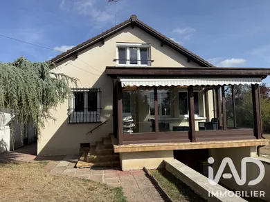 Maison traditionnelle à Laval-en-Brie (77148)
