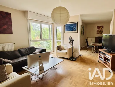 Apartment in Les Ulis (91940)