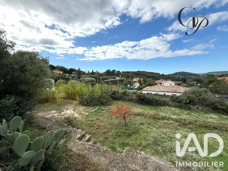 Terrain à bâtir à Ollioules (83190) · 299 000 €