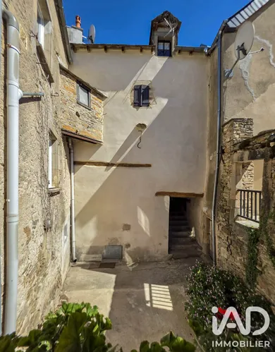 Maison de village à Salles-Curan (12410)