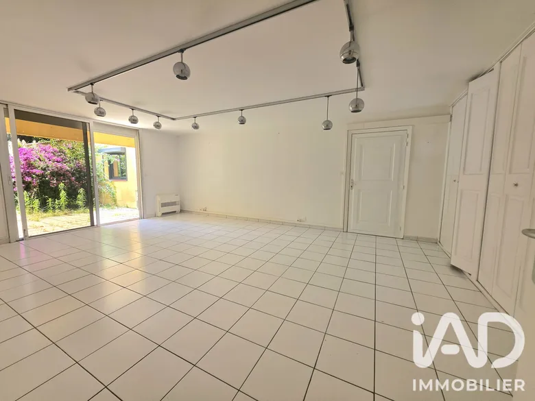 Murs commerciaux à Fréjus (83600) · 139 m² · 350 000 €