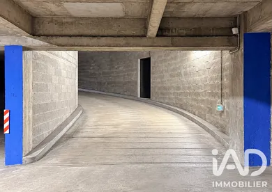 Parking à Paris (75008)