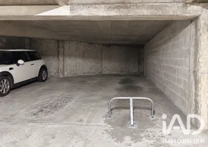 Parking à Paris (75008)